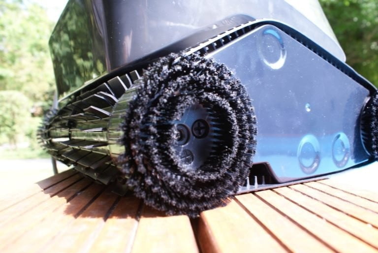 Robot 8streme Automatic Pool Cleaner MAK Pools & Gardens